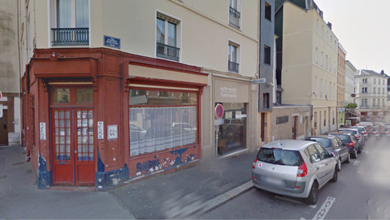 La vitrine du restaurant associatif SHMA, situé à l'angle des Rues des Bons Enfants et de Fontenelle, à Rouen, a volé en éclats (Illustration)