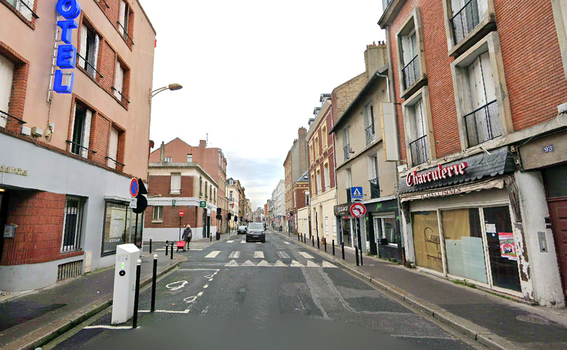 L'automobiliste qui venait de descendre de sa voiture a été percutée de plein fouet et a été trainé sur plusieurs mètres, avant de retomber au sol très grièvement blessé au niveau du 91, rue Anatole-France - Illustration Google Maps
