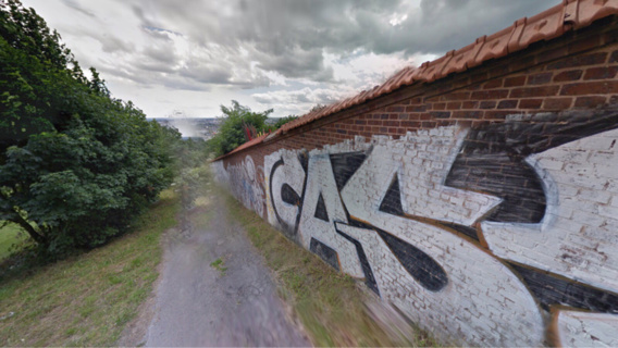 Le mur du cimetière de l'Ouest sert régulièrement à l'expression des grapheurs (Illustration)