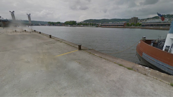 Le corps flottait à la surface du fleuve à hauteur du Hangar 16 (Illustration) Le corps flottait à la surface du fleuve à hauteur du Hangar 16 (Illustration)