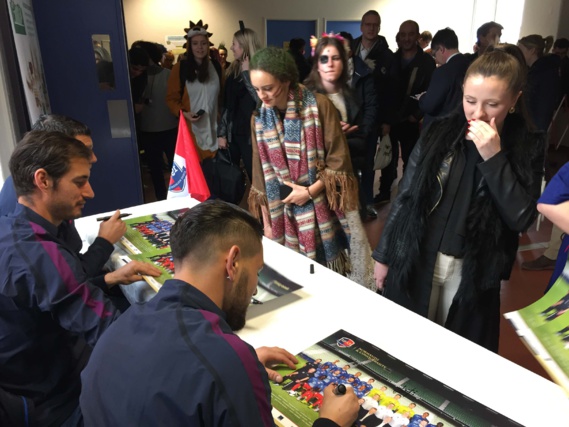 Séance de dédicaces pour les trois joueurs du Stade Malherbe de Caen (Photo@DR) Séance de dédicaces pour les trois joueurs du Stade Malherbe de Caen (Photo@DR)