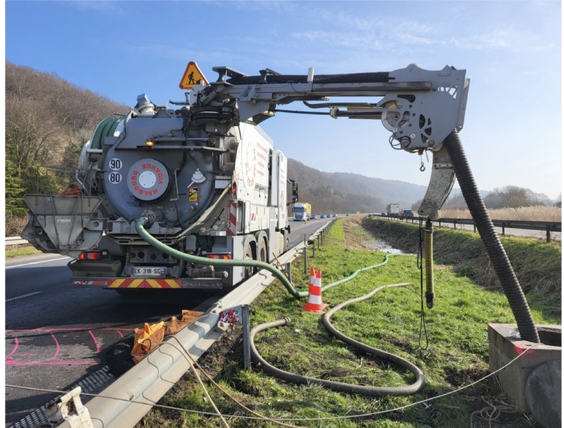 Hydrocurage de la canalisation - Illustration DIRNO Hydrocurage de la canalisation - Illustration DIRNO