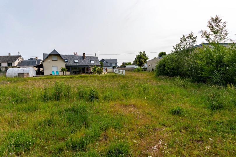 La Ville de Port-Jérôme-sur-Seine propose ce terrain de 6 479 m², destiné à accueillir une opération résidentielle pouvant aller jusqu’à R+2 maximum. La mise à prix est fixée à 140 000 € TTC. - Illustration Agorastore