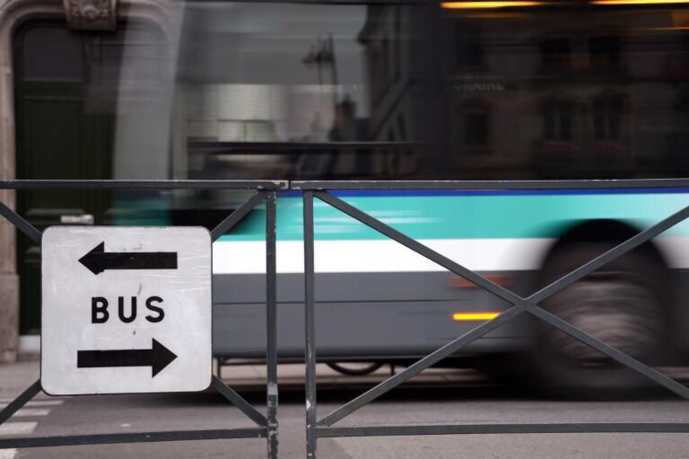 Mantes-la-Ville : insulté par des lycéens, le chauffeur de bus exerce son droit de retrait Mantes-la-Ville : insulté par des lycéens, le chauffeur de bus exerce son droit de retrait