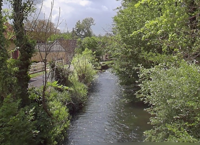 La rivière l’Iton à Arnières-sur-Iton La rivière l’Iton à Arnières-sur-Iton