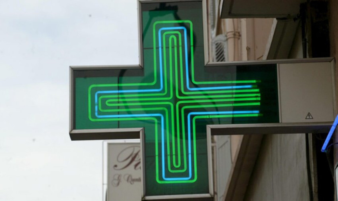 Les Clayes-sous-Bois : le pharmacien s'oppose au client qui voulait se servir dans la caisse Les Clayes-sous-Bois : le pharmacien s'oppose au client qui voulait se servir dans la caisse