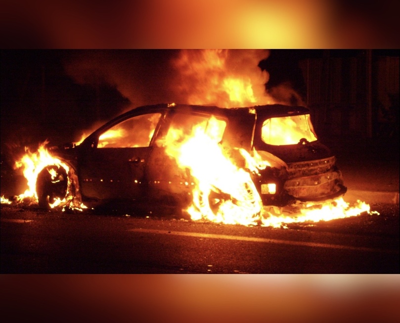 Une enquête a été ouverte pour déterminer l’origine de l’incendie qui a détruit deux véhicules - illustration