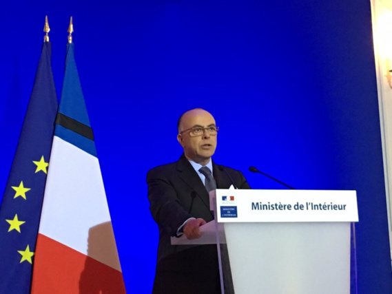 Bernard Cazeneuve est intervenu dans la soirée depuis le minisère de l'Intérieur Bernard Cazeneuve est intervenu dans la soirée depuis le minisère de l'Intérieur
