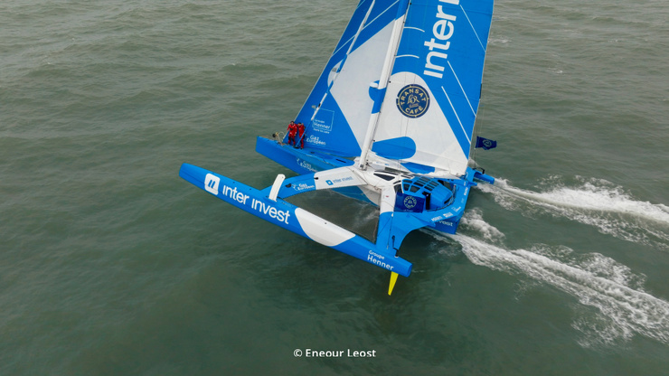 Le trimaran Inter Invest mené par Matthieu Perraut et Jean-Baptiste Gellée avait pris la mer hier dimanche au Havre - Photo Eneour Leost / Transat Café l’Or