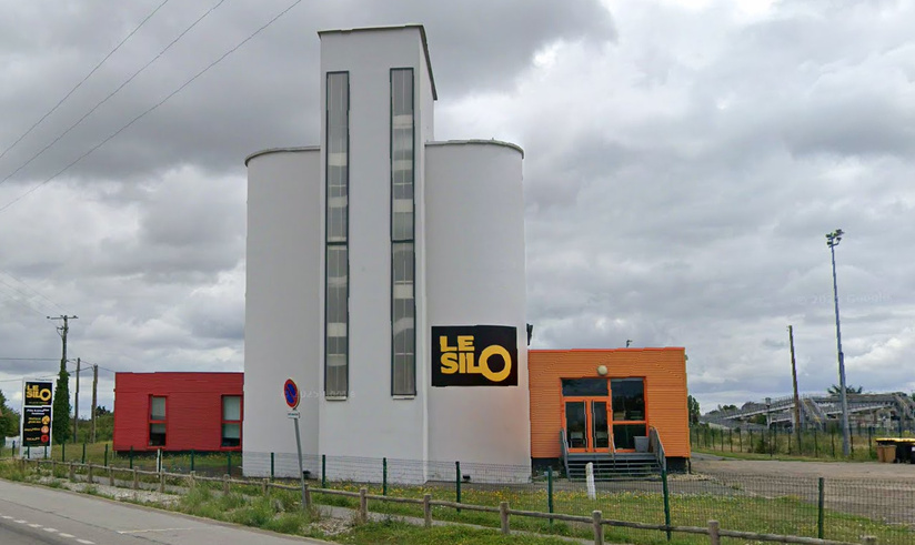 Espace culturel bien implanté dans le paysage local, le Silo multiplie les accompagnements d’artistes, résidences et soirées ouvertes à tous.