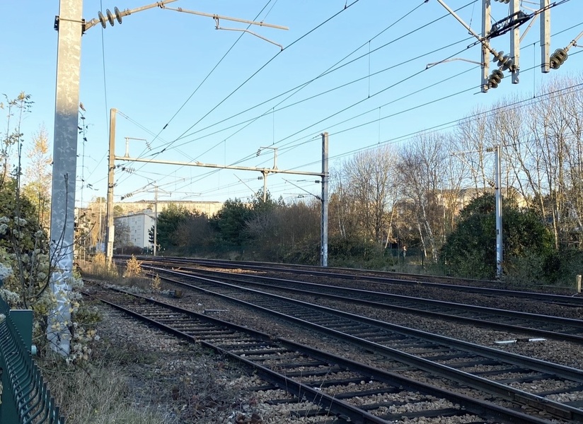 La ligne Paris - Rouen - Le Havre a été fortement perturbée par le drame qui s'est produit dans le secteur de la gare de Bonnières-sur-Seine, dans les Yvelines - Illustration infonormandie