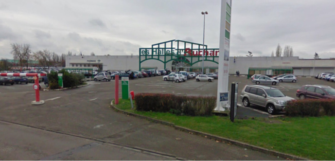 Les faits se sont produits sur le parking du centre commercial Auchan City (illustration)