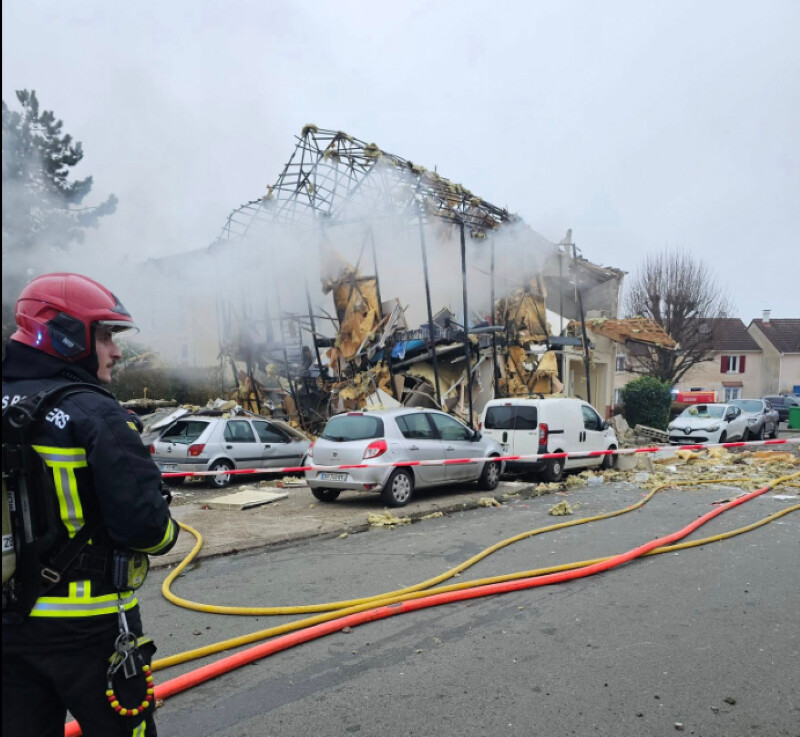 L'ahbitation a été totalement soufllée dans l'explosion - Photo publiée par la gendarmerie des Yvelines sur sa page Facebook