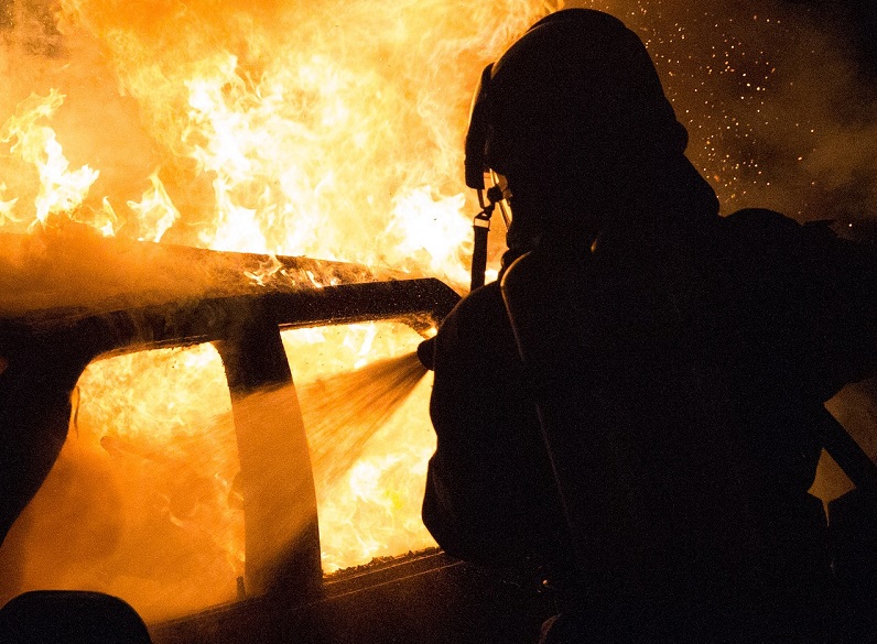 Le feu a été éteint au moyen d'une lance à incendie - Illustration Hermann Kollinger/Pixabay