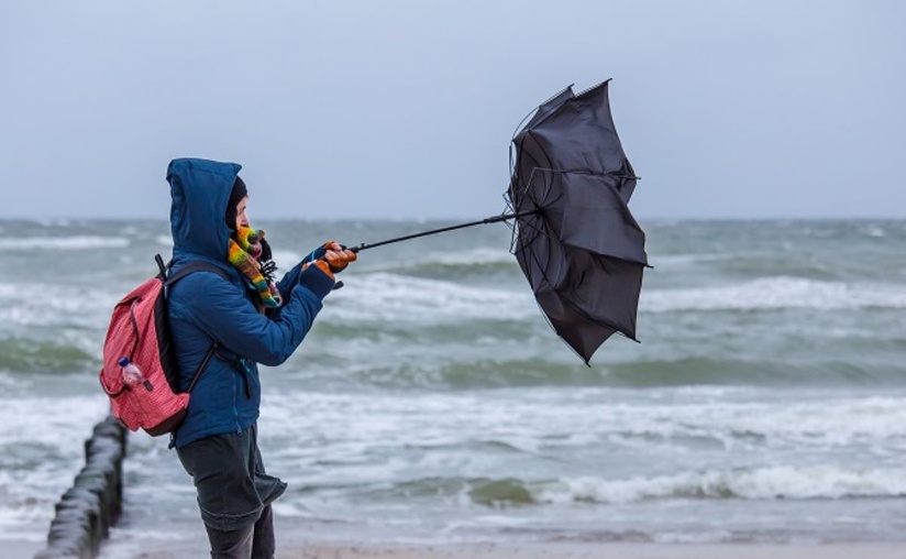 Sur le littoral de la Seine-Maritime, les vents pourraient souffler à 130 km/h voire plus selon Météo France - Illustration Adobe Stock
