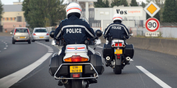 Une adolescente suicidaire sauvée in-extremis par un motard de la police du Havre Une adolescente suicidaire sauvée in-extremis par un motard de la police du Havre