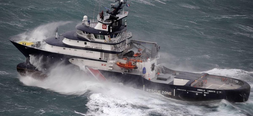 Le remorqueur l'Abeille Liberté a été engagée par sécurité . Illustration préfecture maritime Le remorqueur l'Abeille Liberté a été engagée par sécurité . Illustration préfecture maritime
