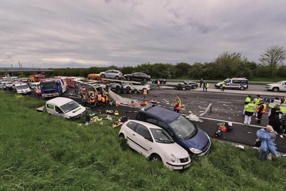 Carambolage sur l'A13 dans les Yvelines : l'autoroute est fermée et déviée à partir des Mureaux Carambolage sur l'A13 dans les Yvelines : l'autoroute est fermée et déviée à partir des Mureaux