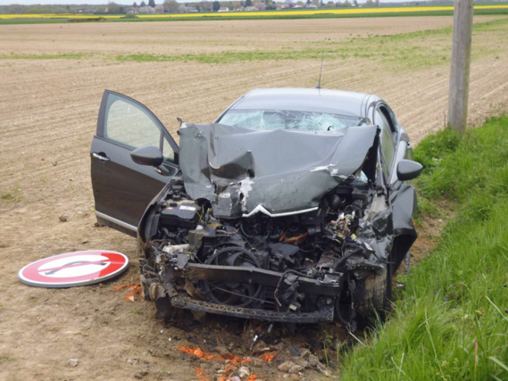 La Citroën a été fortement endommagée sous la violence du choc