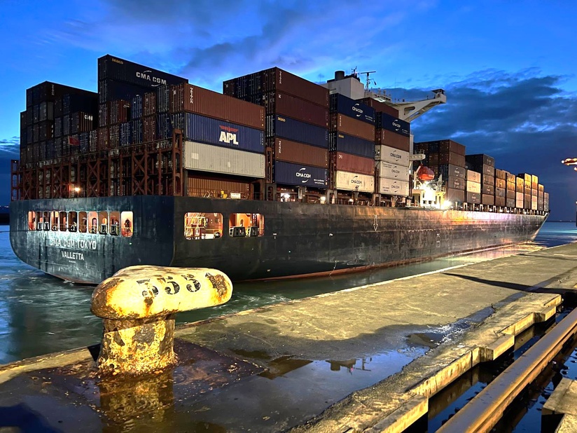 Le navire, parti ce dimanche soir du Havre, de 383 tonnes de vivres à destination de la bande de Gaza - Photo Préfet de la Seine-Maritime/X