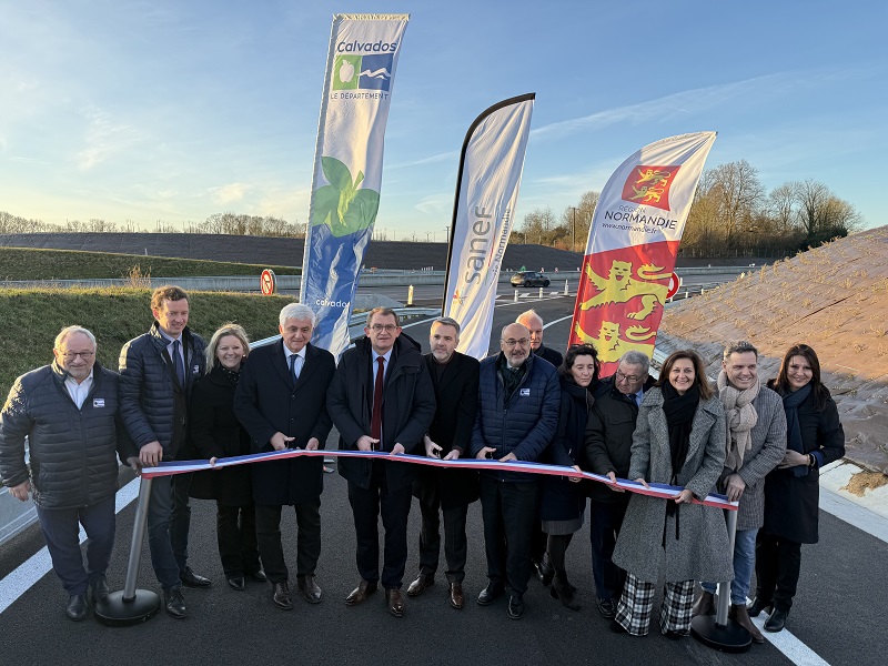 A l'heure de couper le ruban ce mardi  - Photo SANEF
