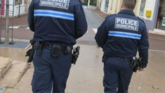 Le Havre : ivre, et poursuivi par la police municipale, le chauffard fonce dans la foire à tout ! Le Havre : ivre, et poursuivi par la police municipale, le chauffard fonce dans la foire à tout !