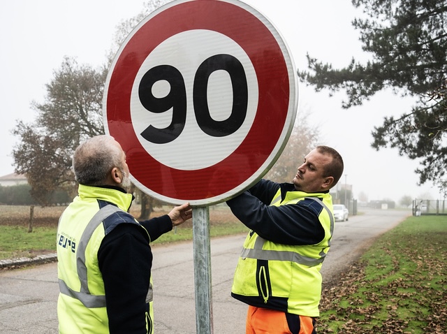 Lundi 9 février, les employés du département vont dévoiler les panneaux 90 sur la majorité des routes de l’Eure, hormis les nationales comme la RN12, la RN13 et la RN154 - photo publiée sur le blog de eureennormandie.fr