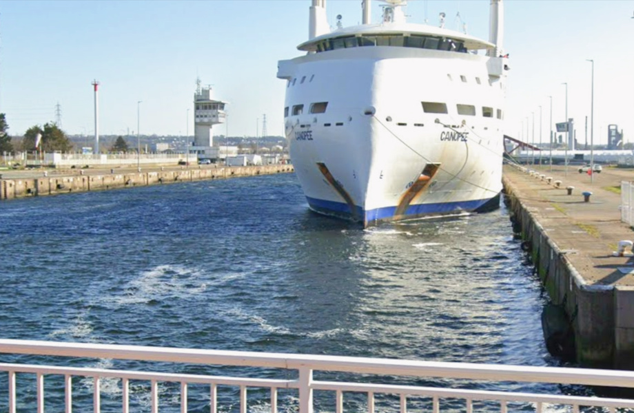La voiture a plongé dans les eaux du canal au niveau de l'écluse François 1er - Illustration Google Maps