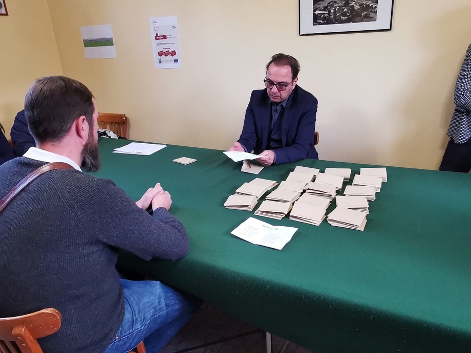 A l'heure du dépouillement ce soir à Merey - Photo infonormandie