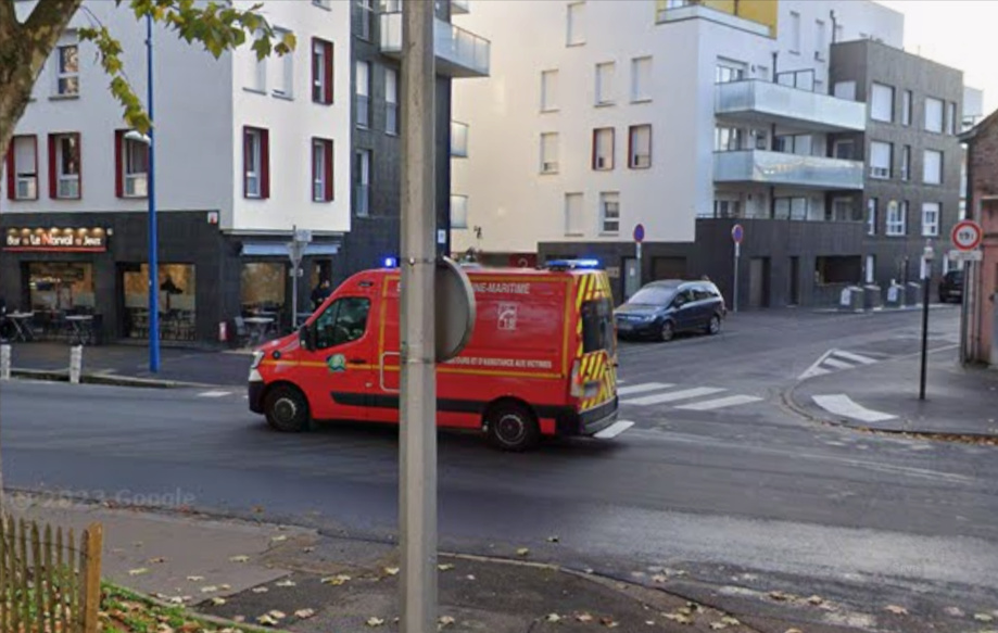 Sotteville-lès-Rouen : violent incendie sur le toit d’une école maternelle désaffectée Sotteville-lès-Rouen : violent incendie sur le toit d’une école maternelle désaffectée