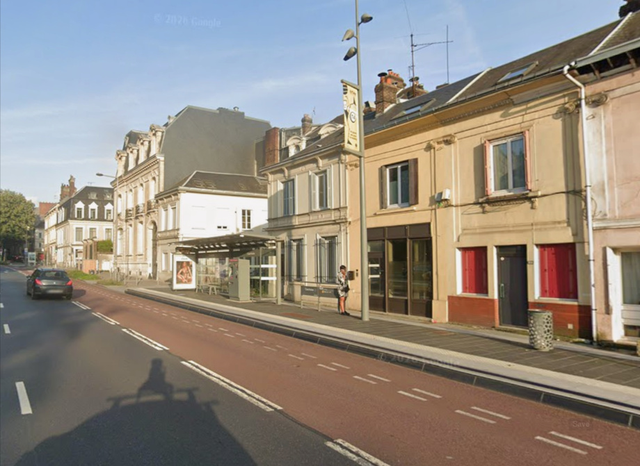 La  corniche d'un immeuble de ville, situé au 67 boulevard de la Marne (à droite sur la photo Google Maps) menaçait de tomber sur la voie publique