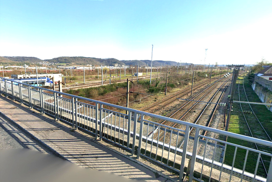 Le pont des 4 mares à Sotteville-lès-Rouen - Illustration Google Maps. Le pont des 4 mares à Sotteville-lès-Rouen - Illustration Google Maps.