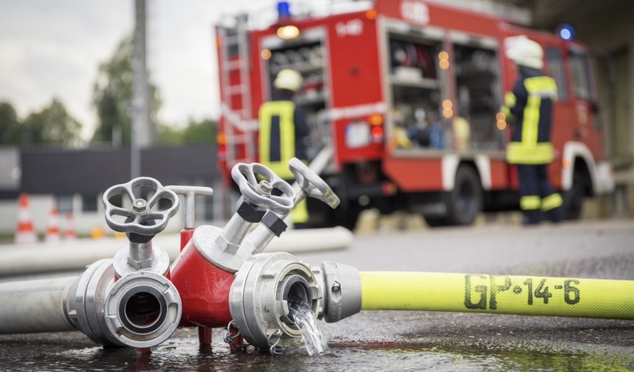 Les sapeurs pompiers ont effectué des reconnaissances dans l’immeuble sans déceler le moindre  départ de feu - illustration