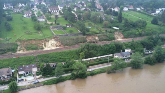 Des glissements de terrain sur les voies se sont produits à Saint Fargeau, dans l'Yonne (Photo@SNCF)