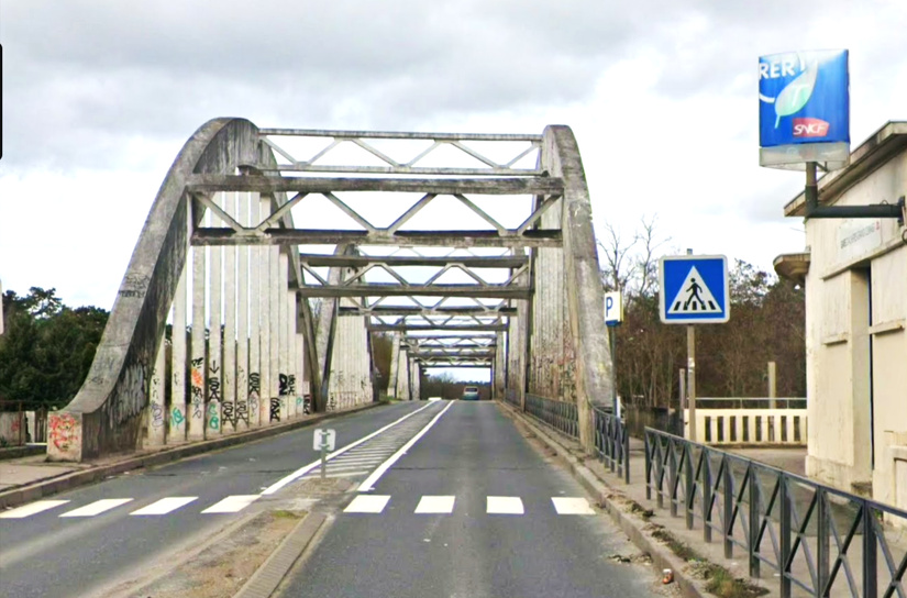La mise en servie du pont d'Achères, au niveau de la gare du Grand-Cormier date des années 1930 La mise en servie du pont d'Achères, au niveau de la gare du Grand-Cormier date des années 1930