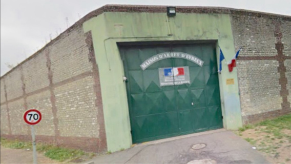Évreux : les auteurs de "parachutages" interpellés au pied du mur d'enceinte de la prison 
