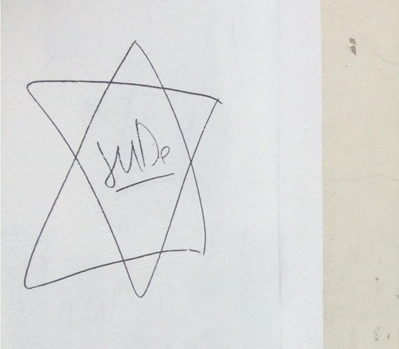 Tags racistes et antisémites sur la permanence du PS à Évreux : un SDF identifié et interpellé Tags racistes et antisémites sur la permanence du PS à Évreux : un SDF identifié et interpellé