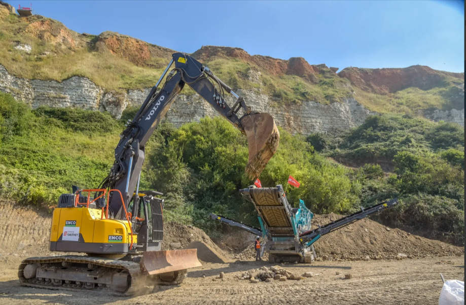 Le site de Dollemard fait partie des chantiers pilotes retenus dans le cadre du plan national, qui vise à résorber les décharges littorales les plus critiques d’ici 2032.- Photo © Anne-Bettina Brunet