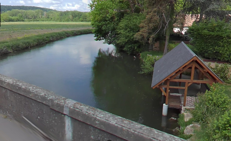 Le pont sur l'Eure à Chambray, au coeur de la Vallée d'Eure - Illustration Le pont sur l'Eure à Chambray, au coeur de la Vallée d'Eure - Illustration