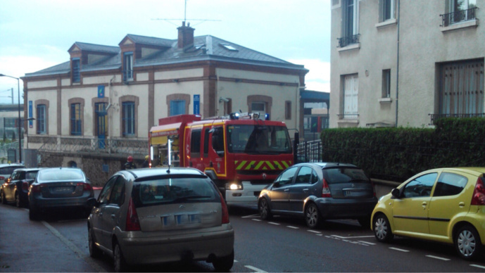 Incendie sur une rame d'un train Transilien en gare de Viroflay Rive Droite : trafic perturbé ce soir Incendie sur une rame d'un train Transilien en gare de Viroflay Rive Droite : trafic perturbé ce soir