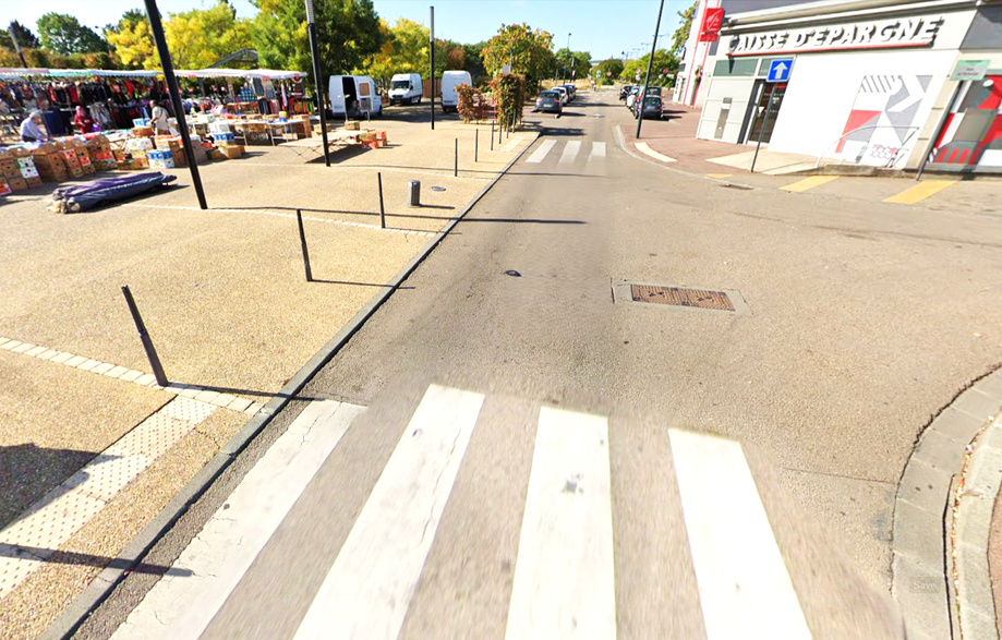 L'accident s'est produit sur la plavce des Quatre Saisons - Illustration © Google Maps