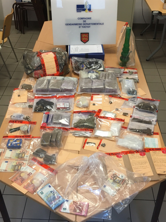 Un réseau de drogue démantelé à Barentin : 13 personnes interpellées en Seine-Maritime Un réseau de drogue démantelé à Barentin : 13 personnes interpellées en Seine-Maritime