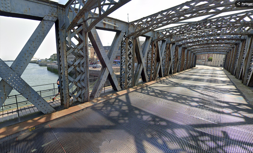 Le pont Colbert avant le lancement des travaux de rénovation. Il a aujourd'hui, retrouvé une seonde jeunesse - ©Google Maps