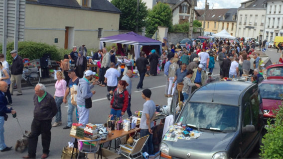 Pacy-sur-Eure . Foire à tout des "communaux", c'est aujourd'hui Pacy-sur-Eure . Foire à tout des "communaux", c'est aujourd'hui