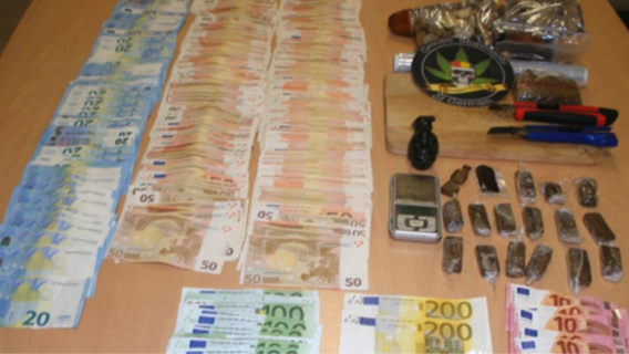 Le trafic durait depuis plus d'un an et aurait rapporté jusqu'à 80 000€ au dealer (Photos@DDSP78) Le trafic durait depuis plus d'un an et aurait rapporté jusqu'à 80 000€ au dealer (Photos@DDSP78)