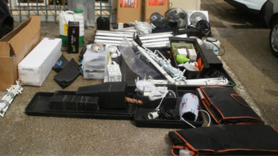 Le trafic était juteux : 40 000€ saisis chez un fournisseur de drogue au Chesnay (Yvelines) Le trafic était juteux : 40 000€ saisis chez un fournisseur de drogue au Chesnay (Yvelines)