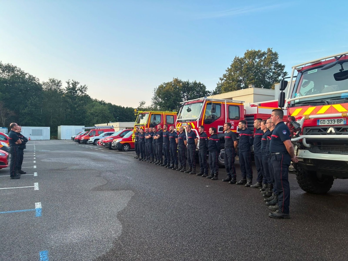 Une première colonne de soldats du feu de l’Eure est partie dans le Sud Ouest porter main forte à leur collègues mobilisés sur un gigantesque incendie en Gironde et dans les Landes - photo Sdis27