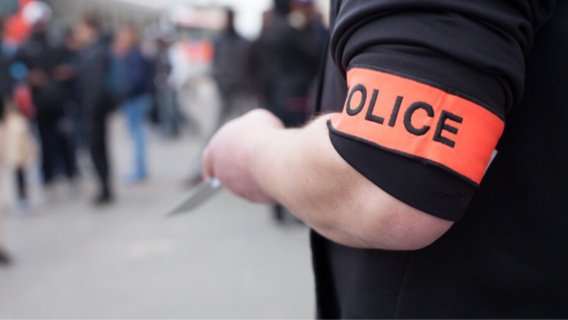 Le Havre : le pseudo-policier à la crête d'iroquois et un complice dépouillent leur victime chez elle