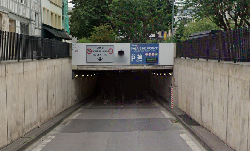 Les deux cambrioleurs présumés de la boulangerie ont été retrouvés, dissimulés dans le parking souterrain situé à proximité - Illustration