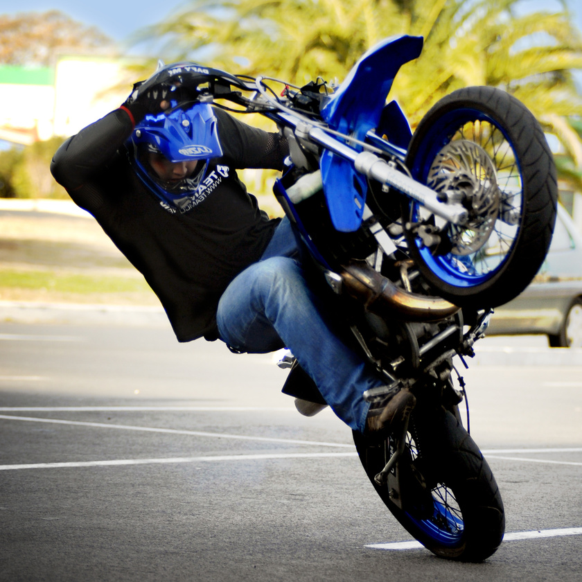 Le pilote d’une moto-cross a refusé de s’arrêter à la demande des policiers de la brigade anticriminalité (BAC), selon une source policière - Illustration © Adobe Stock